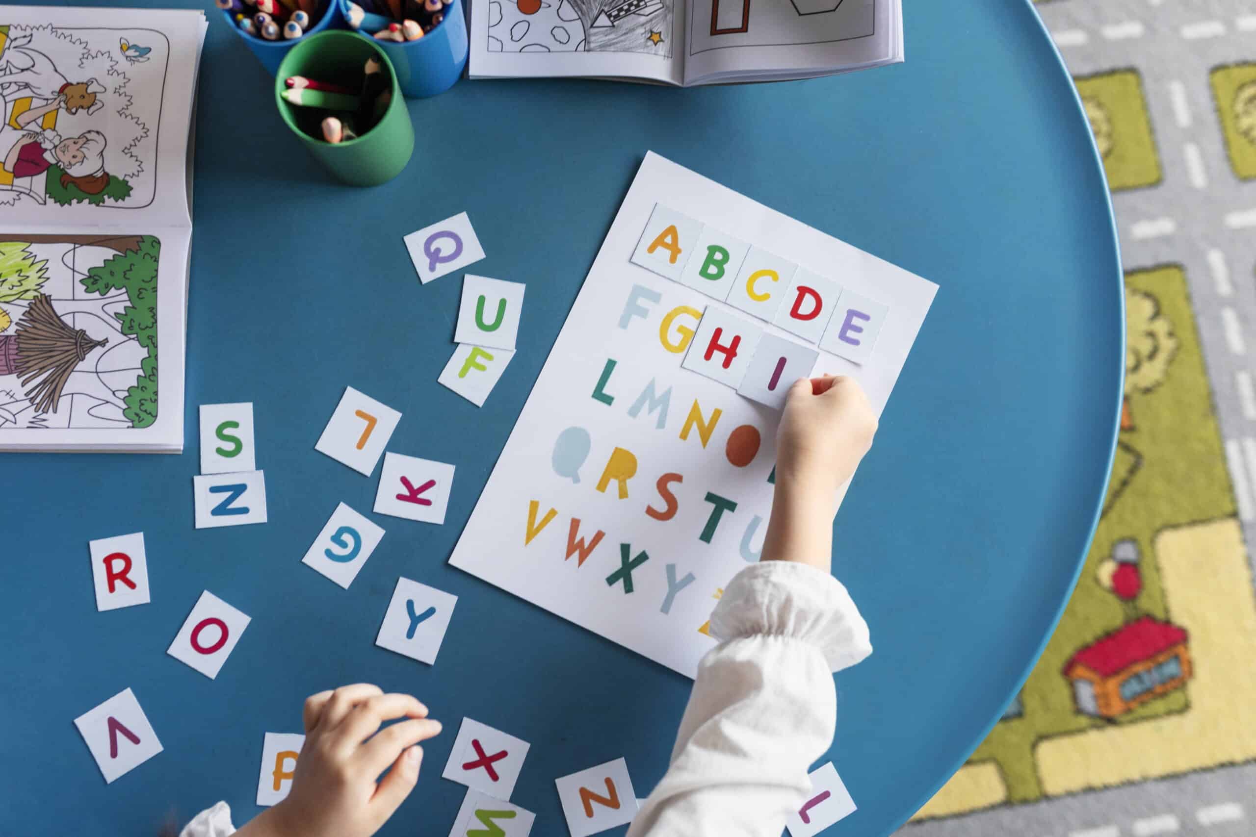 Quarto de criança aprendendo as letras